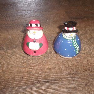 Salt pepper shakers Mr. Mrs. Snowman